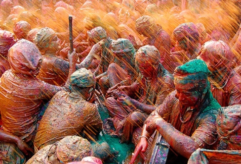 Celebración del Holi en las calles de India